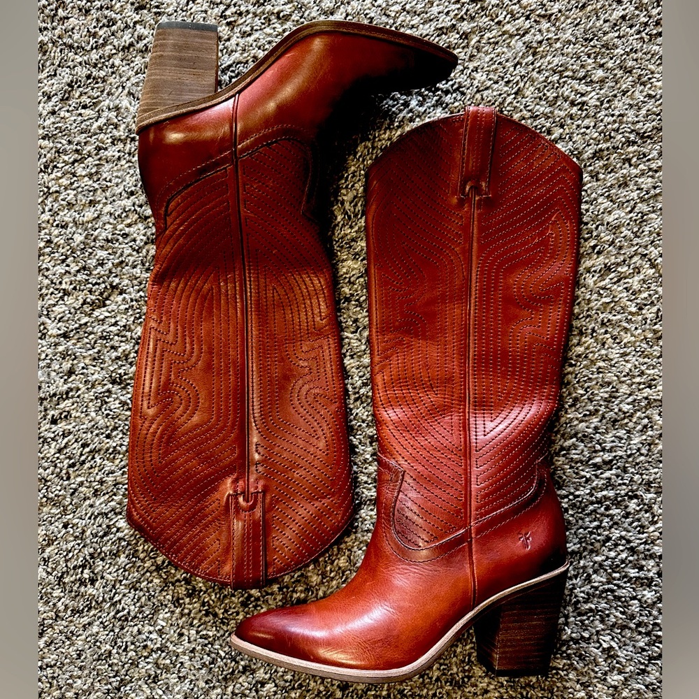 Stunning FRYE boots NEW
